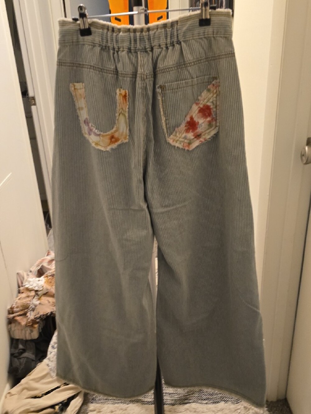 NWOT POL Gray Wide-Leg Striped Jeans with Floral Patchwork - Picture 9 of 9